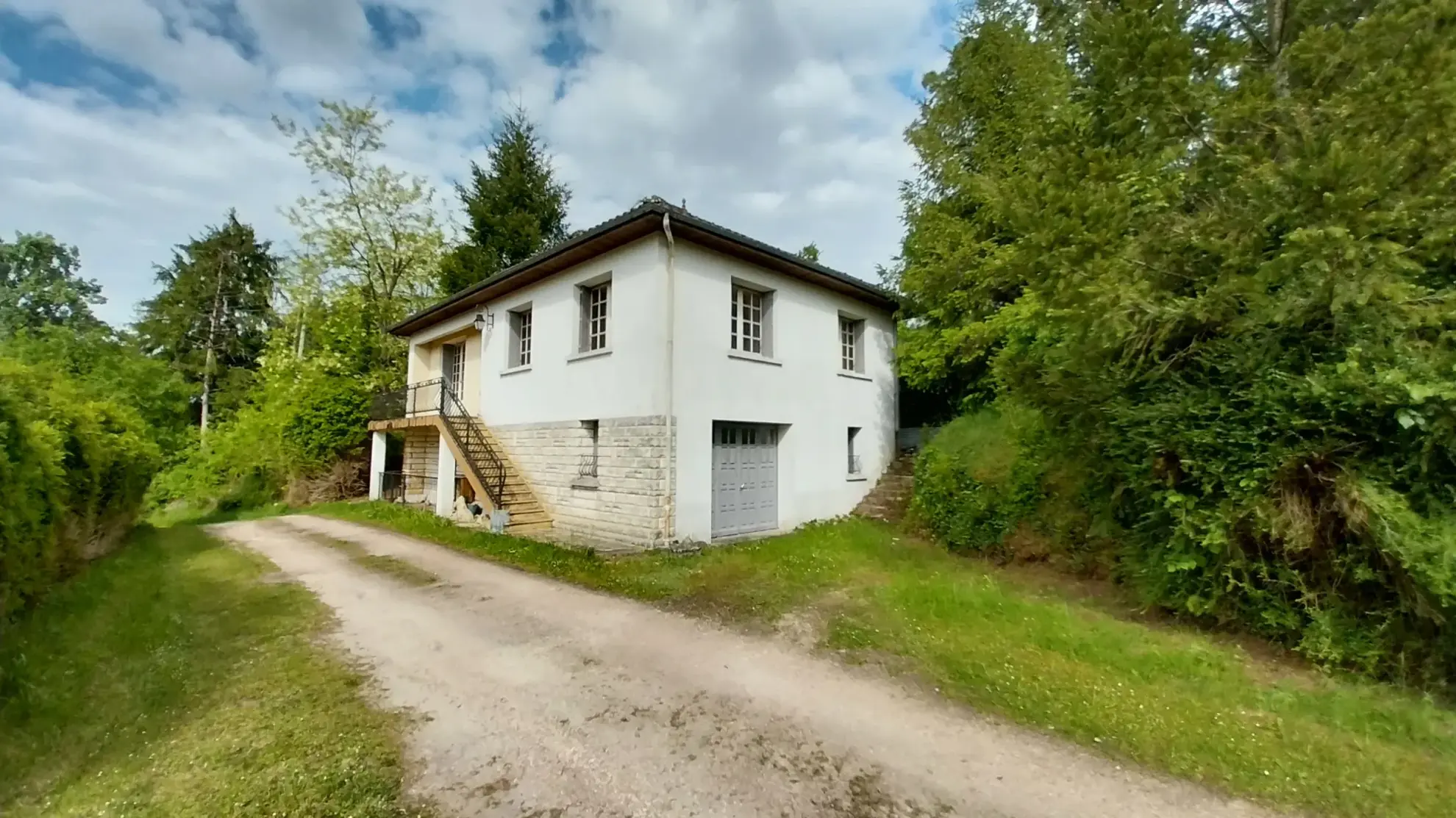 Maison de village avec 3 chambres et grand terrain dans le Périgord Vert 