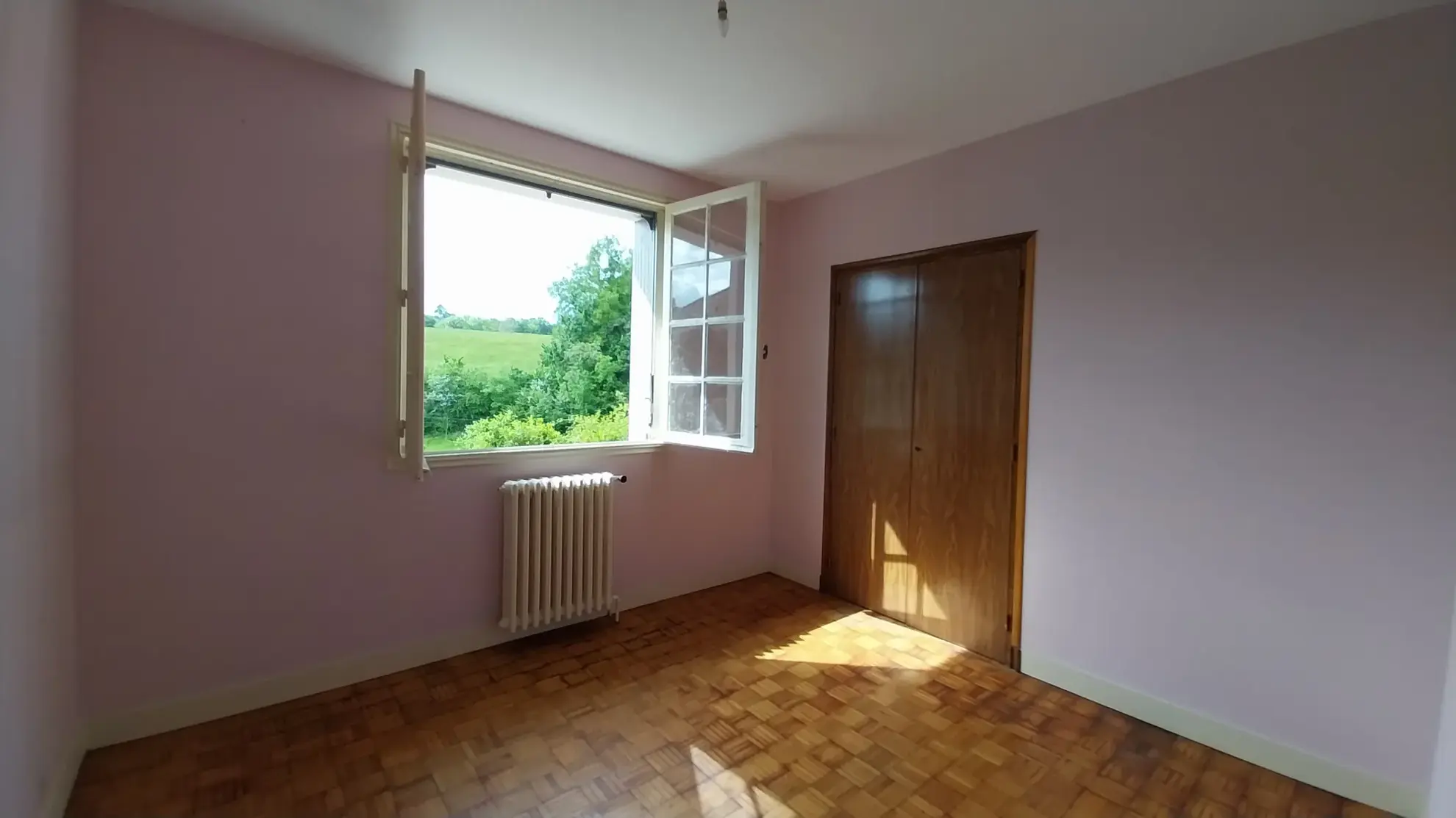 Maison de village avec 3 chambres et grand terrain dans le Périgord Vert 