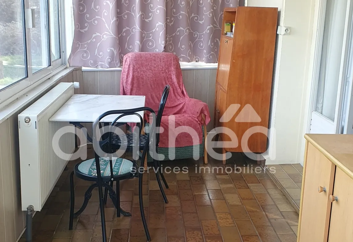 Maison de 95 m² à Roumazières avec jardin et garages 