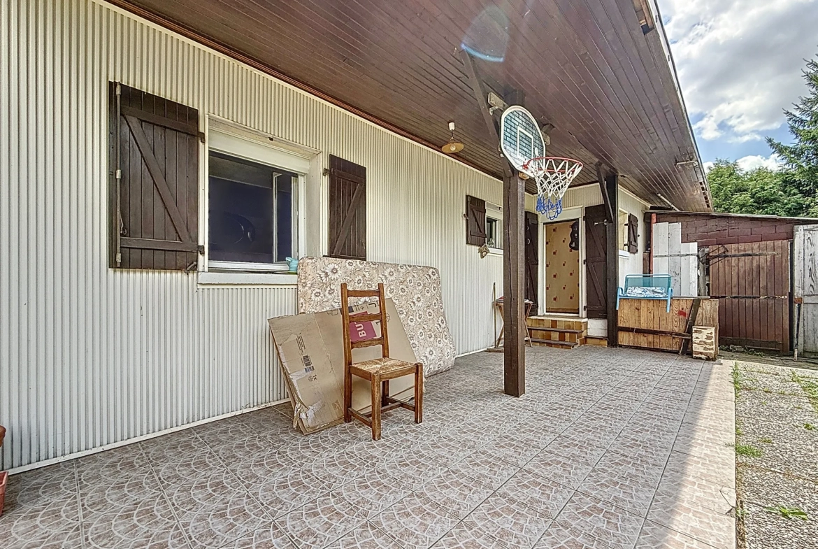 Maison individuelle à vendre à Remoncourt près de Mirecourt et Vittel avec terrain arboré 