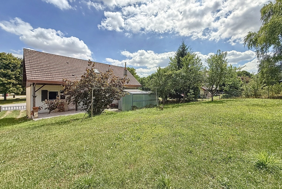 Maison individuelle à vendre à Remoncourt près de Mirecourt et Vittel avec terrain arboré 