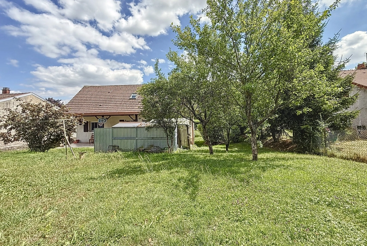 Maison individuelle à vendre à Remoncourt près de Mirecourt et Vittel avec terrain arboré 