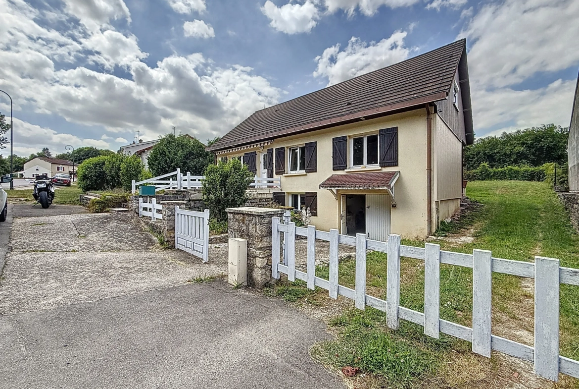 Maison individuelle à vendre à Remoncourt près de Mirecourt et Vittel avec terrain arboré 