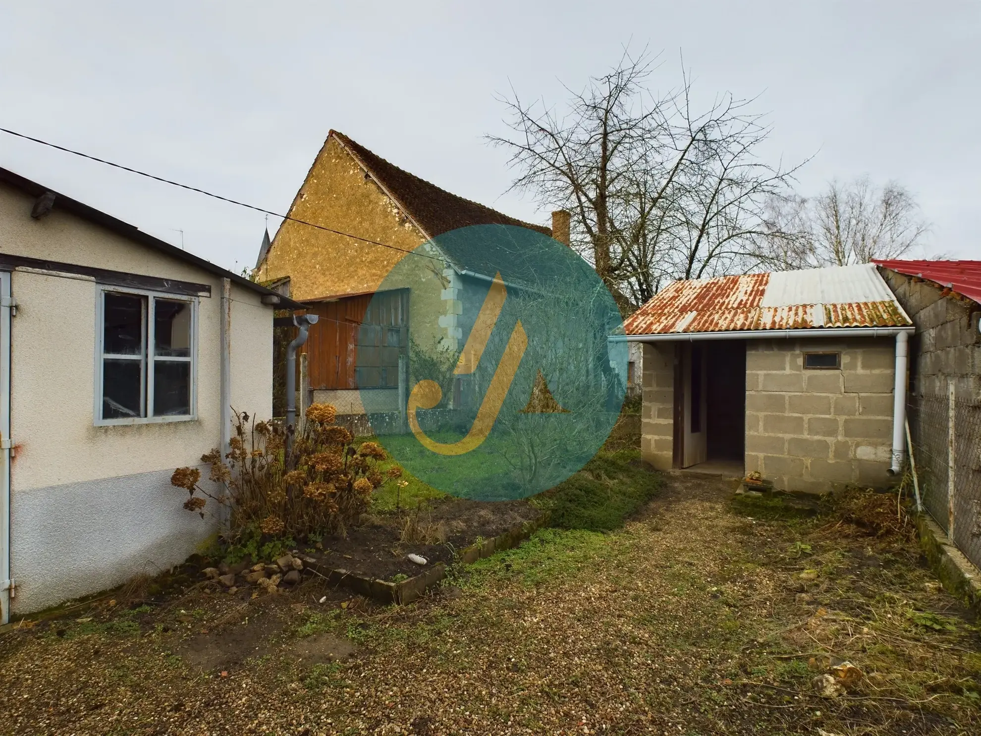 Maison de village avec grand potentiel à Arquian, idéal pour résidence ou investissement locatif 
