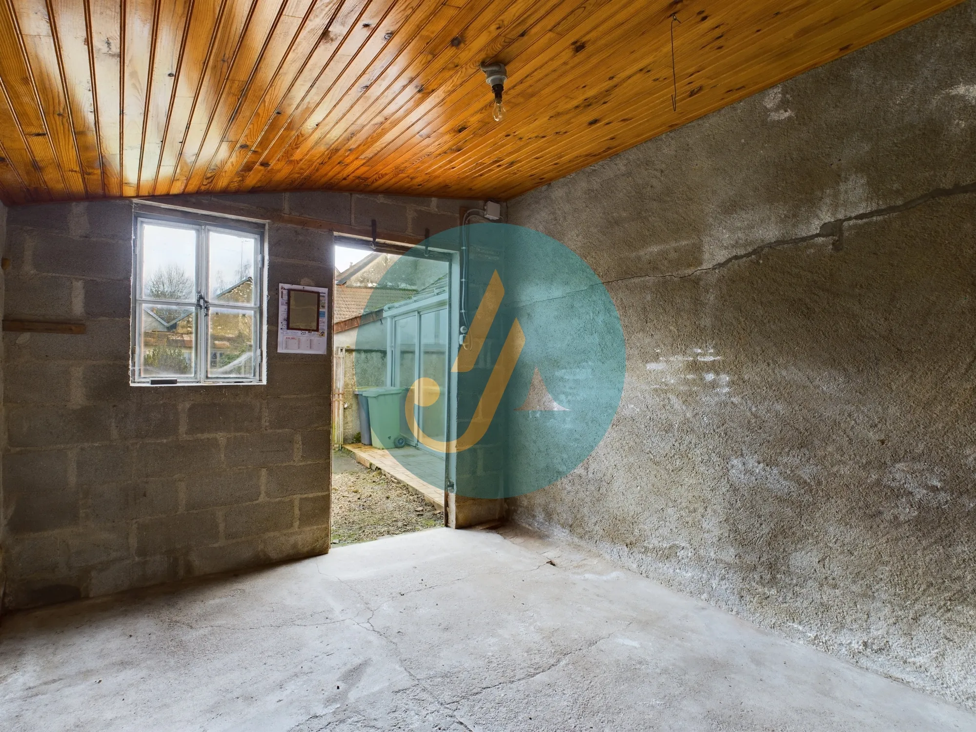 Maison de village avec grand potentiel à Arquian, idéal pour résidence ou investissement locatif 