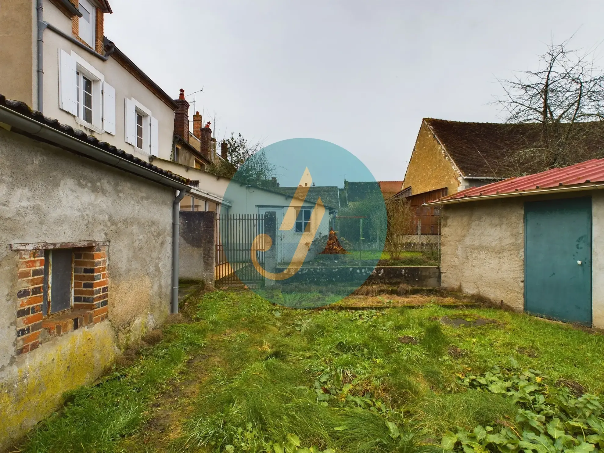 Maison de village avec grand potentiel à Arquian, idéal pour résidence ou investissement locatif 