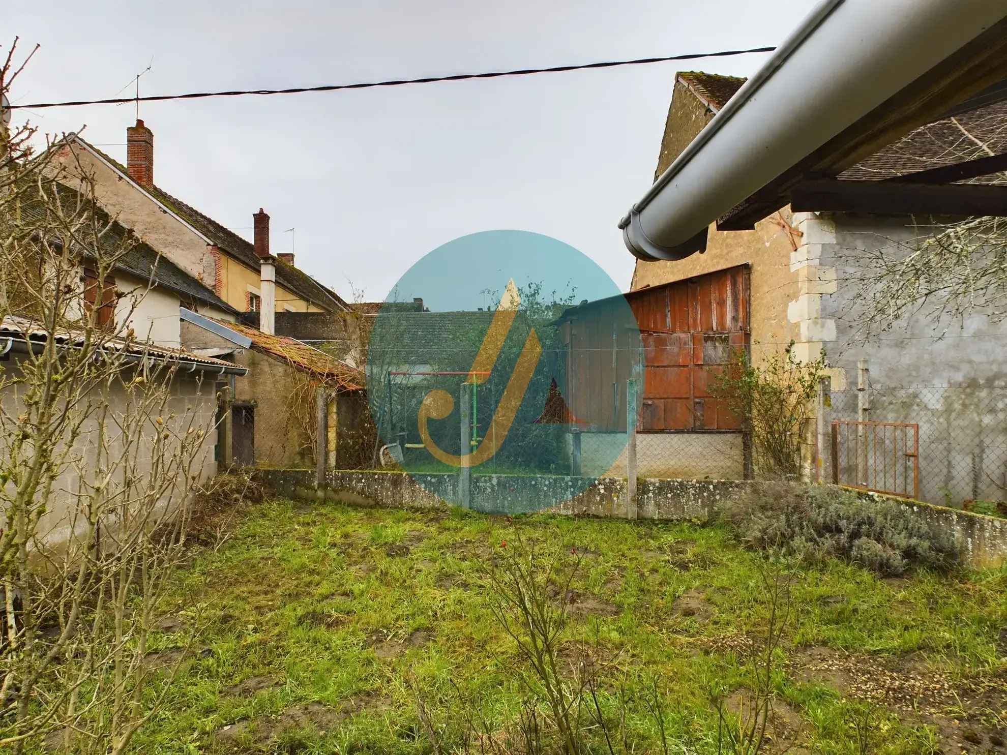 Maison de village avec grand potentiel à Arquian, idéal pour résidence ou investissement locatif 