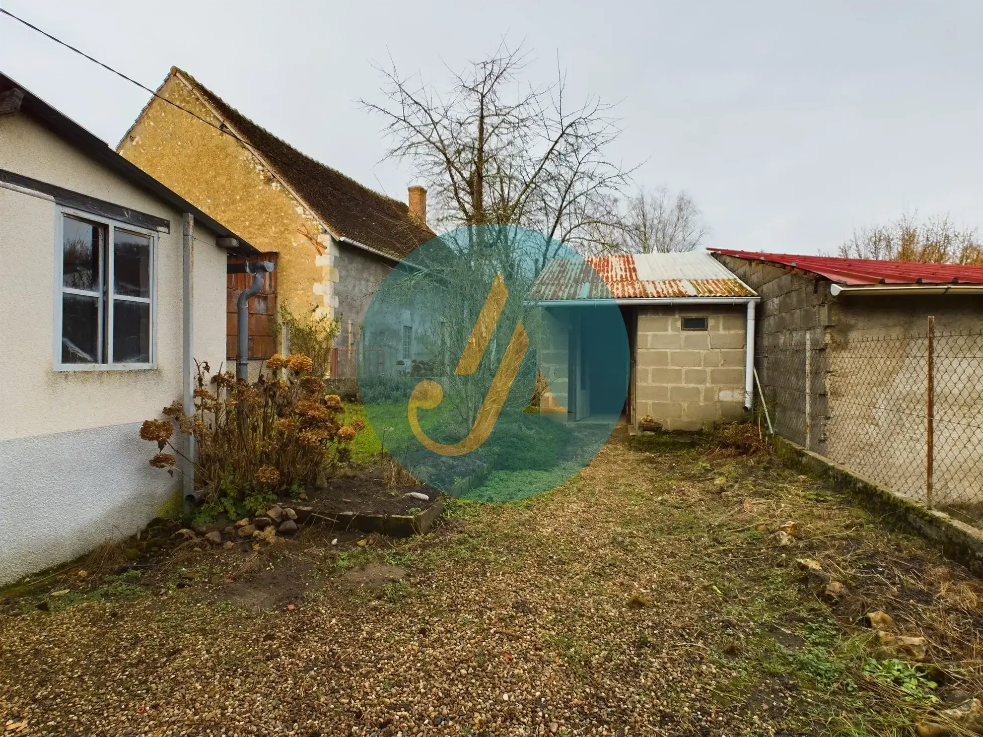 Maison de village avec grand potentiel à Arquian, idéal pour résidence ou investissement locatif 