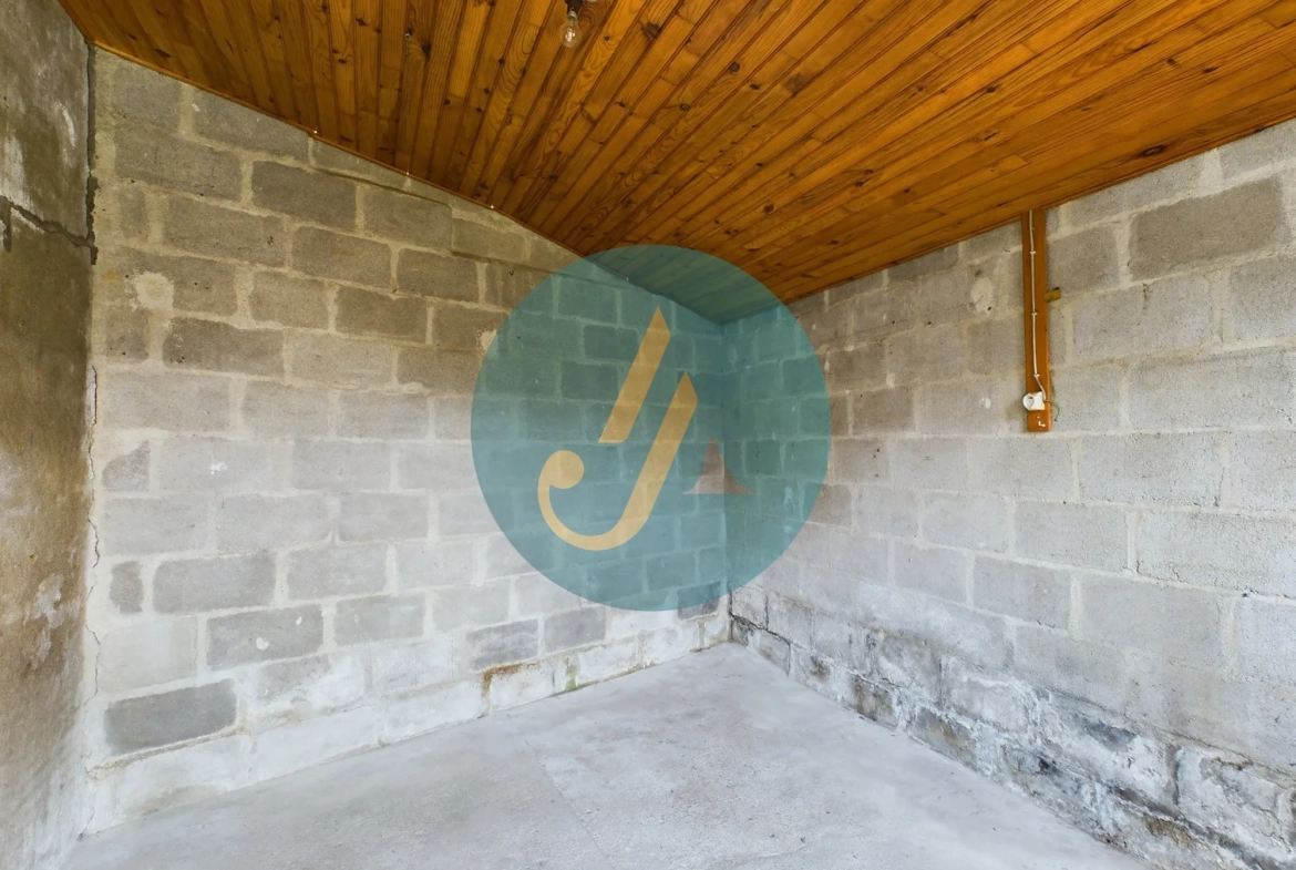 Maison de village avec grand potentiel à Arquian, idéal pour résidence ou investissement locatif 
