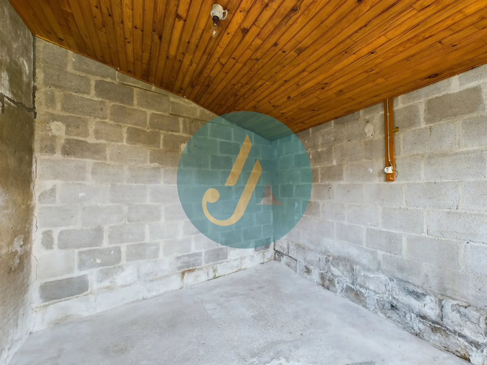 Maison de village avec grand potentiel à Arquian, idéal pour résidence ou investissement locatif 