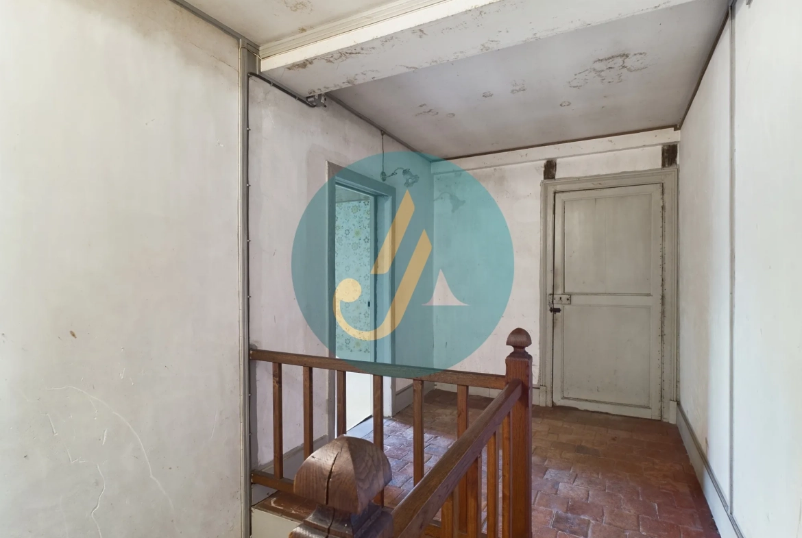 Maison de village avec grand potentiel à Arquian, idéal pour résidence ou investissement locatif 
