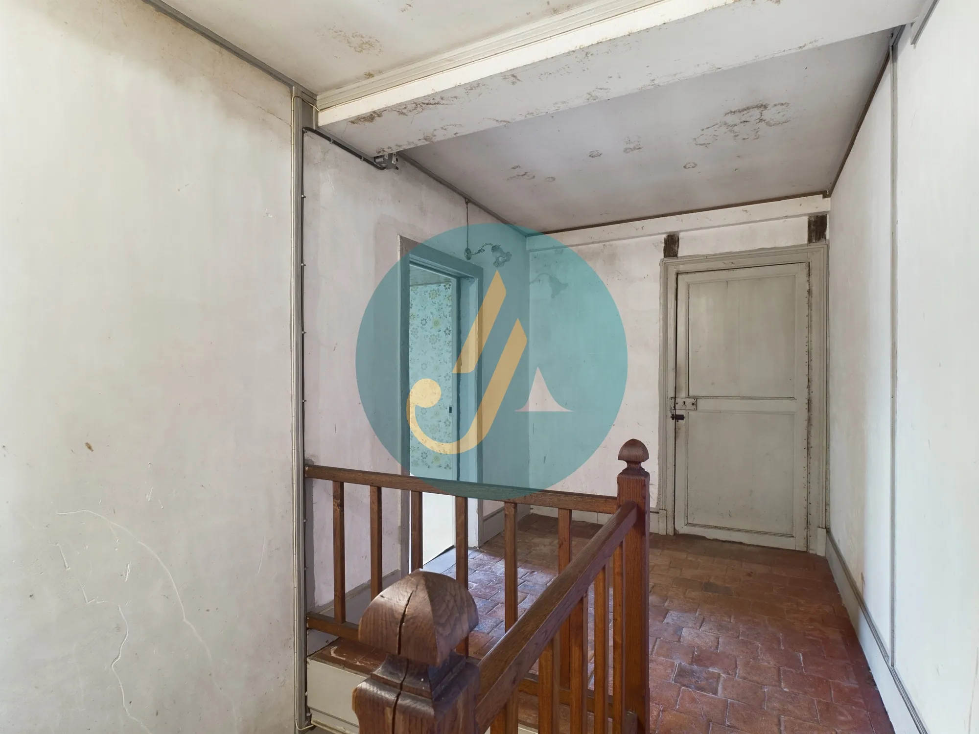 Maison de village avec grand potentiel à Arquian, idéal pour résidence ou investissement locatif 