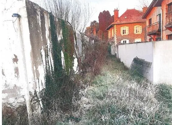 Maison en ruine de 87 m² avec jardin à Biaudos à vendre aux enchères à partir de 65 000 € 