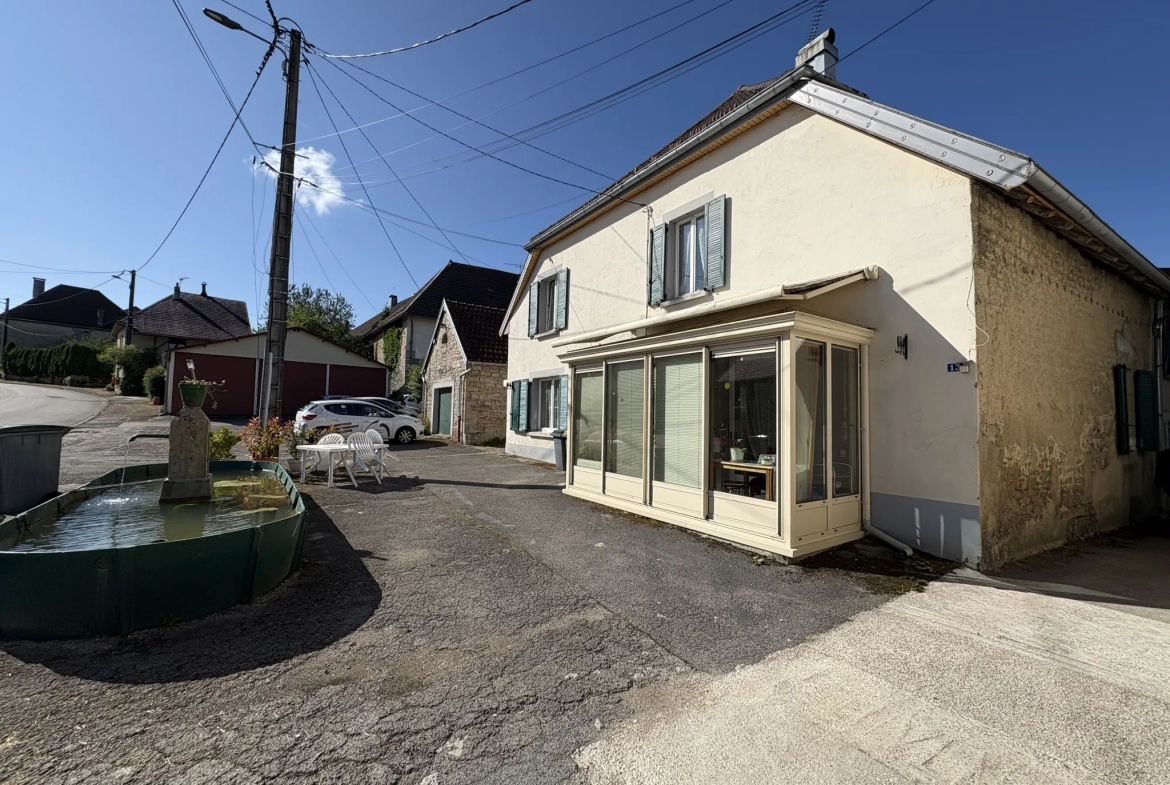 Maison de 200 m² avec 5 chambres à Villers-sous-Chalamont - Opportunité d'investissement 