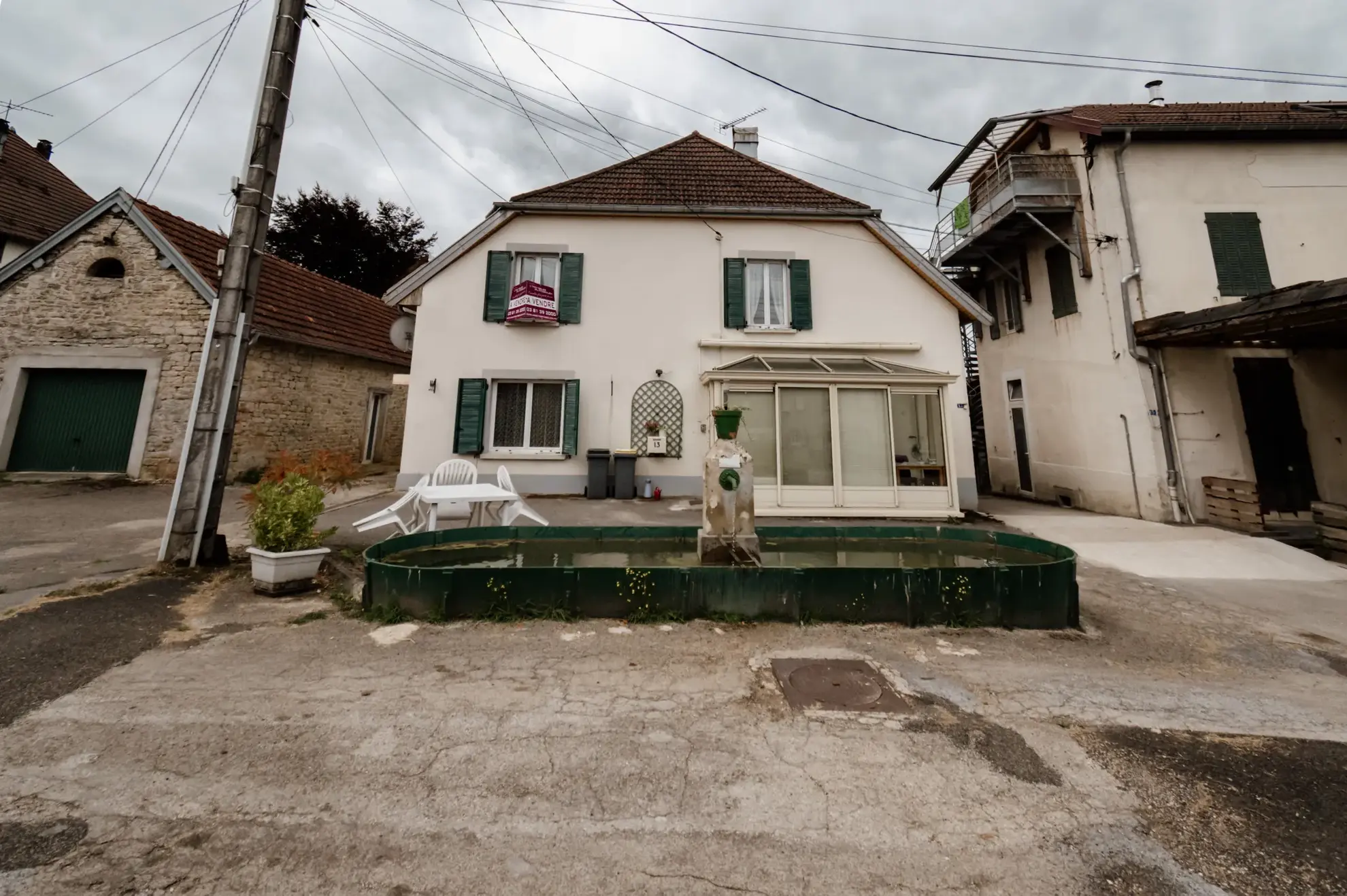 Maison de 200 m² avec 5 chambres à Villers-sous-Chalamont - Opportunité d'investissement 