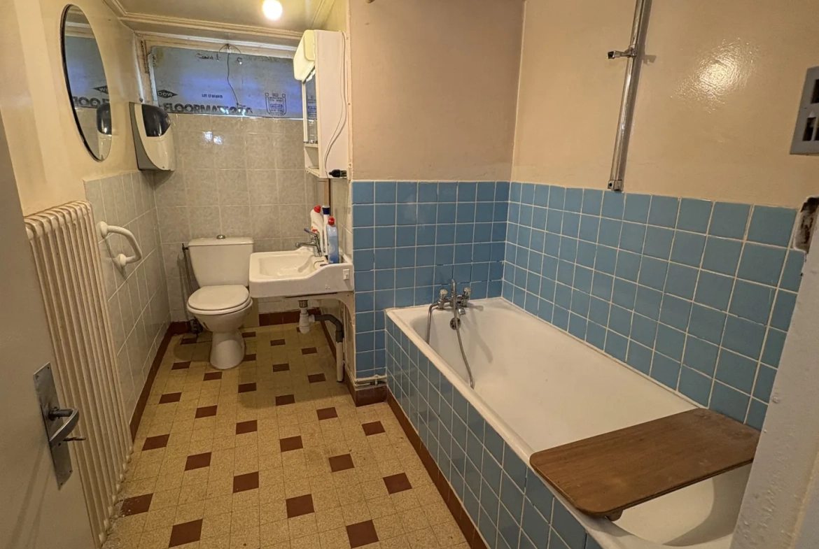 Maison de 200 m² avec 5 chambres à Villers-sous-Chalamont - Opportunité d'investissement 