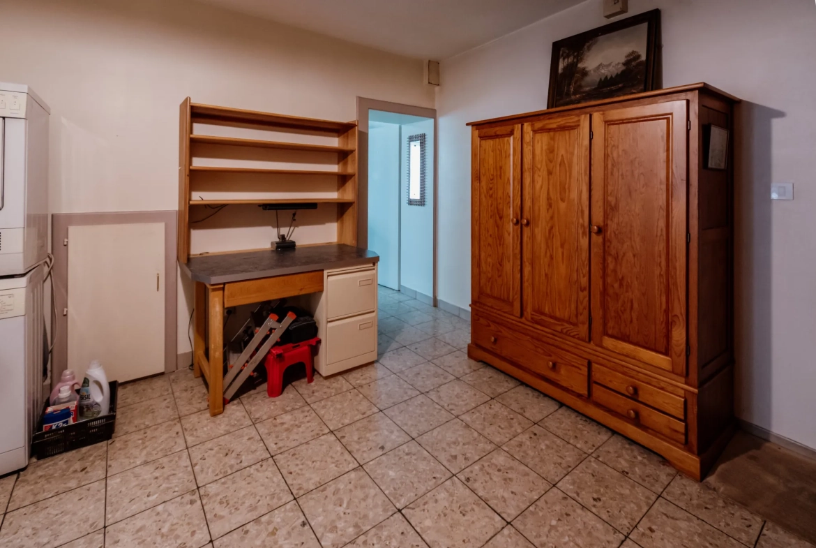 Maison de 200 m² avec 5 chambres à Villers-sous-Chalamont - Opportunité d'investissement 