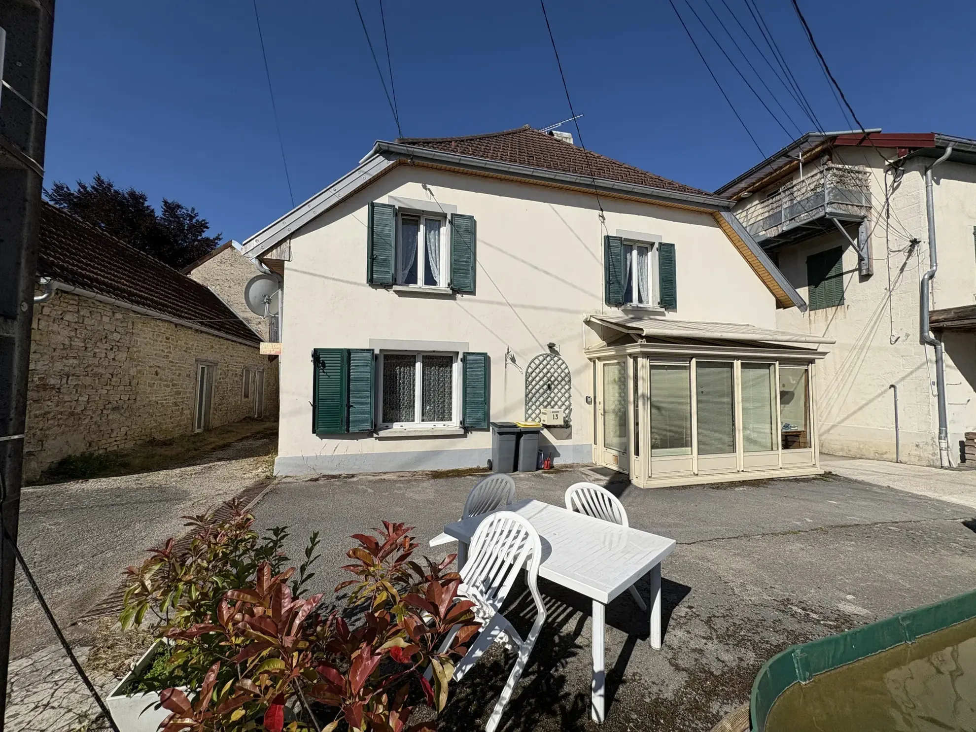 Maison de 200 m² avec 5 chambres à Villers-sous-Chalamont - Opportunité d'investissement 