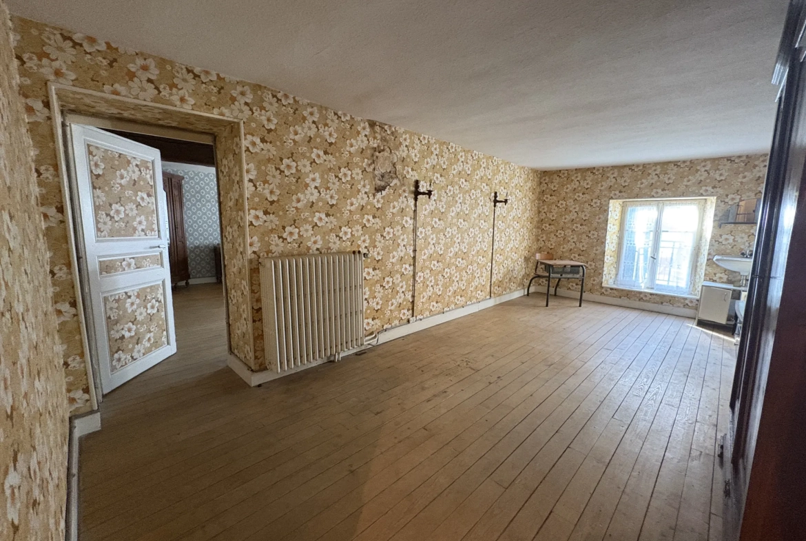 Maison de 200 m² avec 5 chambres à Villers-sous-Chalamont - Opportunité d'investissement 