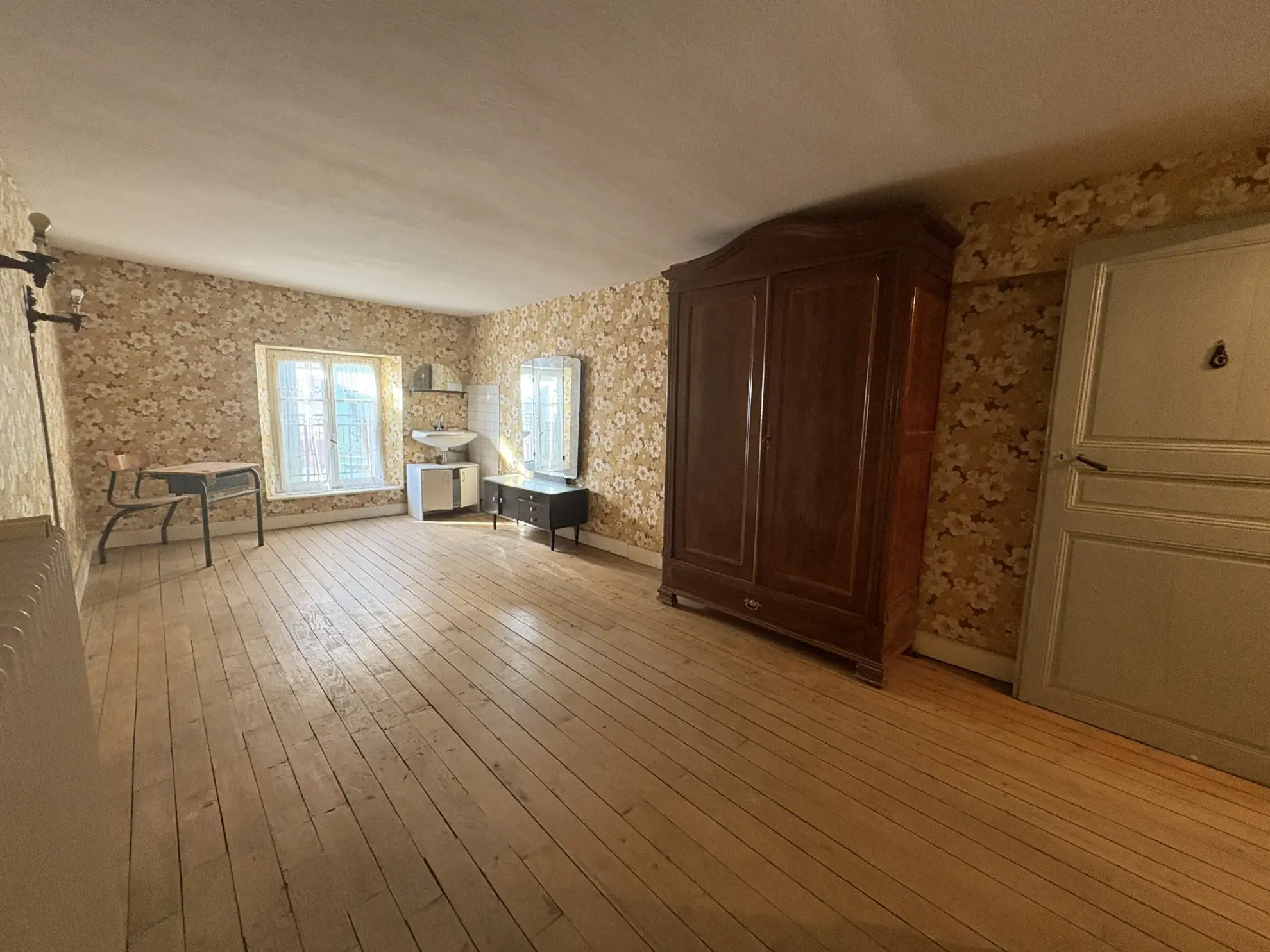 Maison de 200 m² avec 5 chambres à Villers-sous-Chalamont - Opportunité d'investissement 