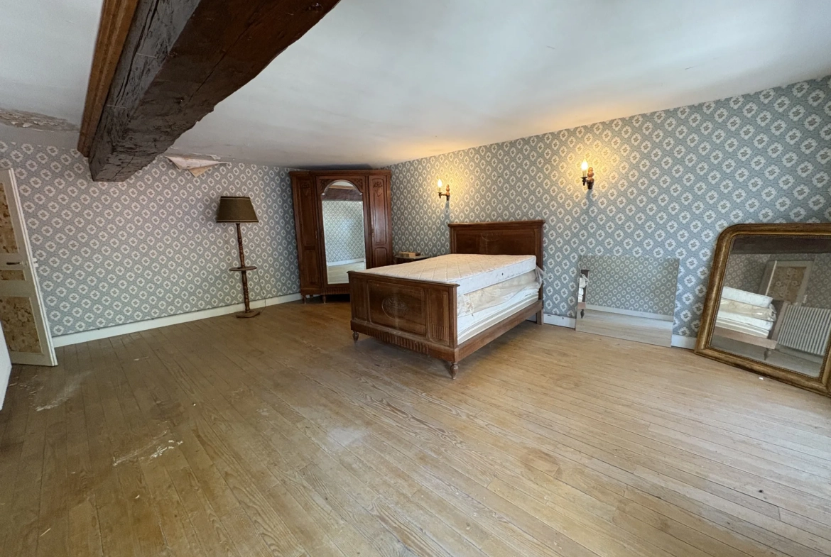Maison de 200 m² avec 5 chambres à Villers-sous-Chalamont - Opportunité d'investissement 