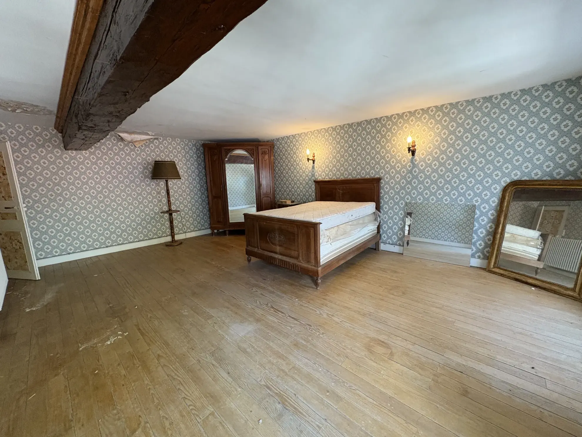 Maison de 200 m² avec 5 chambres à Villers-sous-Chalamont - Opportunité d'investissement 