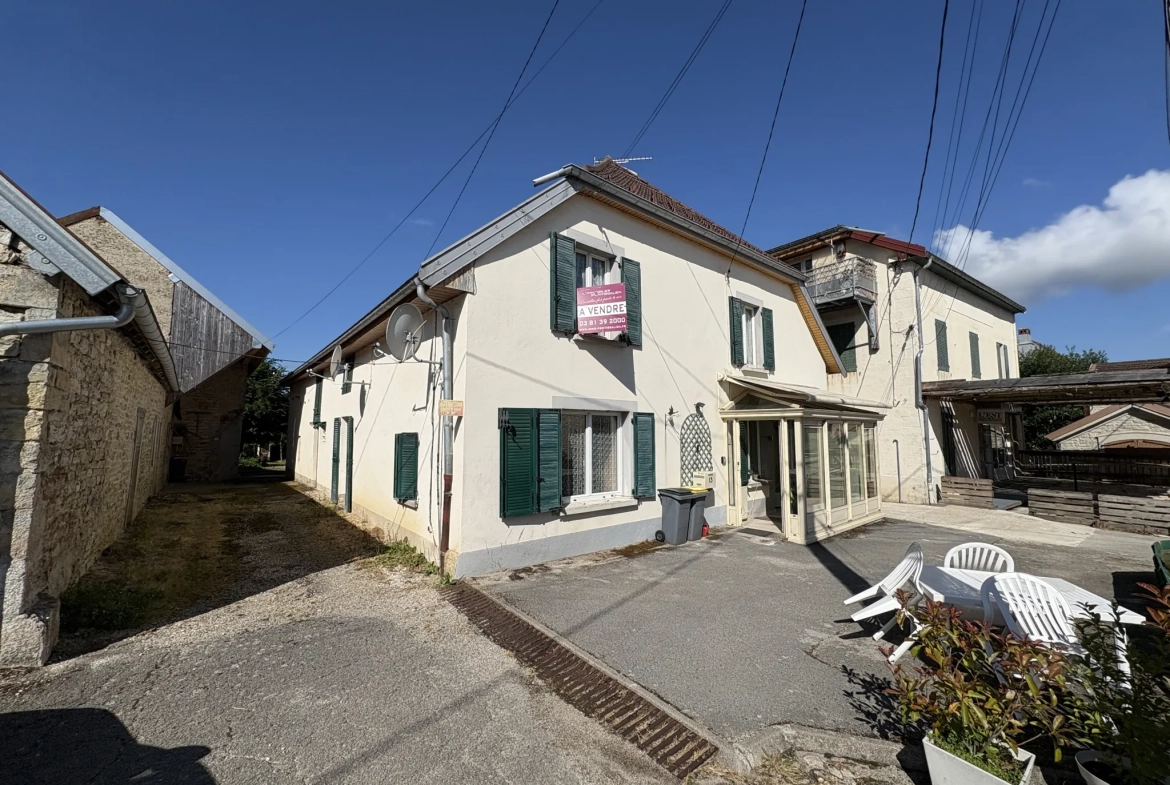Maison de 200 m² avec 5 chambres à Villers-sous-Chalamont - Opportunité d'investissement 