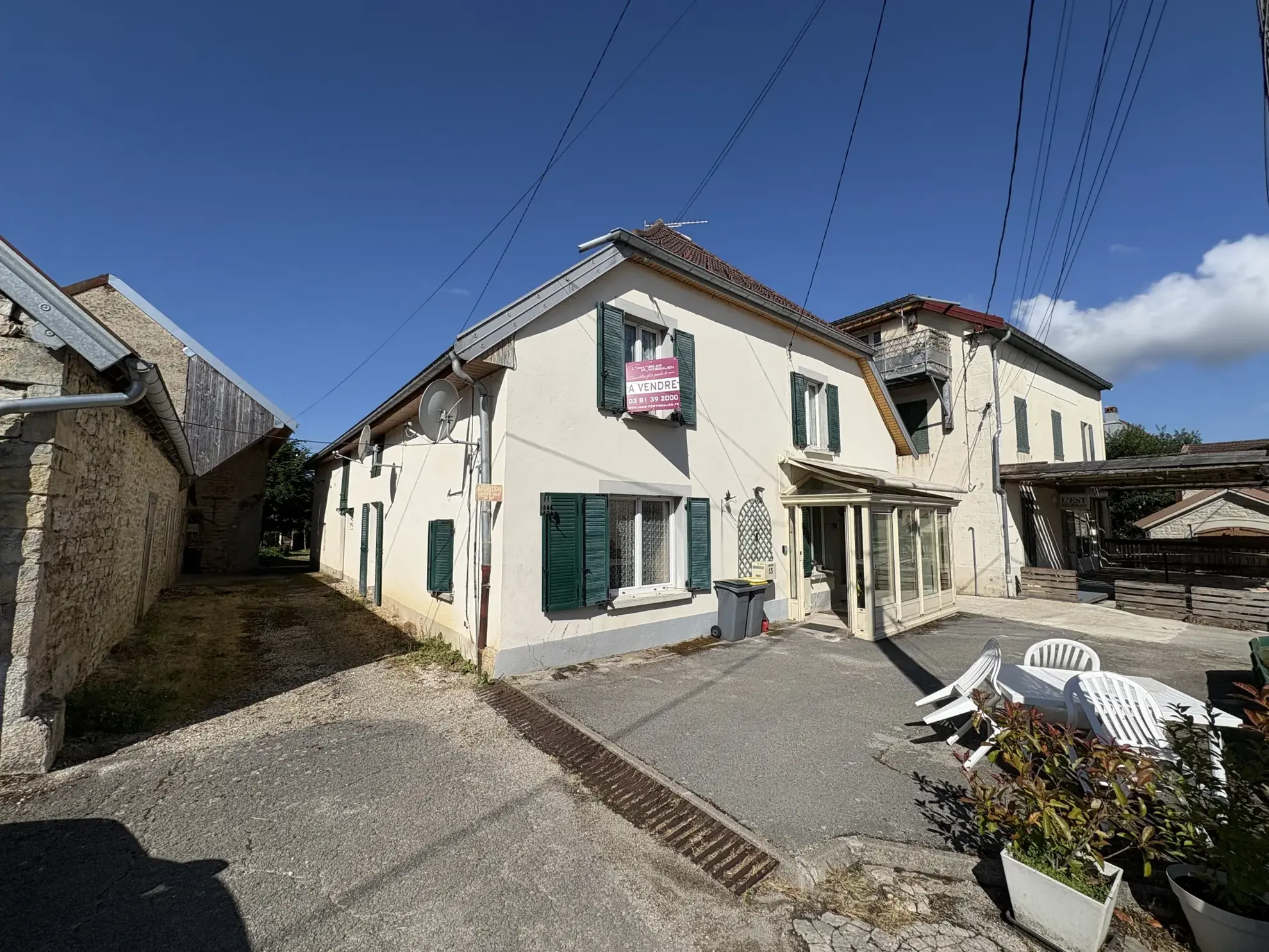 Maison de 200 m² avec 5 chambres à Villers-sous-Chalamont - Opportunité d'investissement 