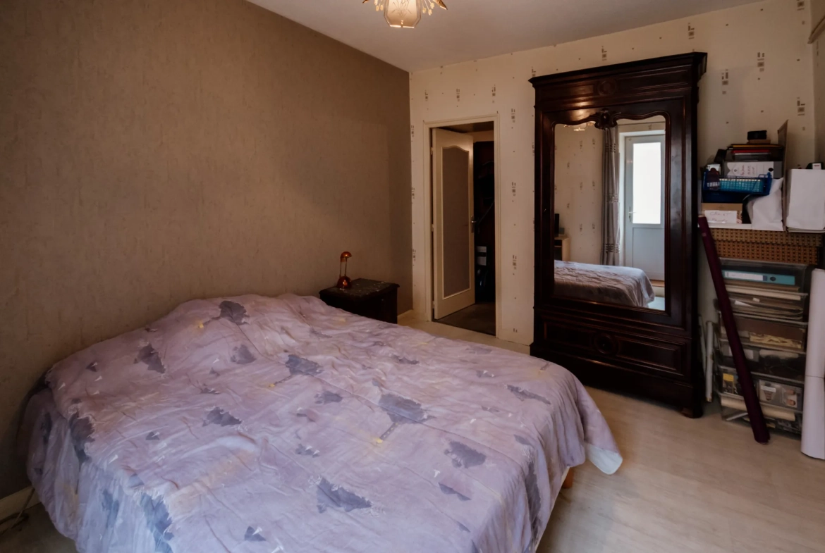 Maison de 200 m² avec 5 chambres à Villers-sous-Chalamont - Opportunité d'investissement 