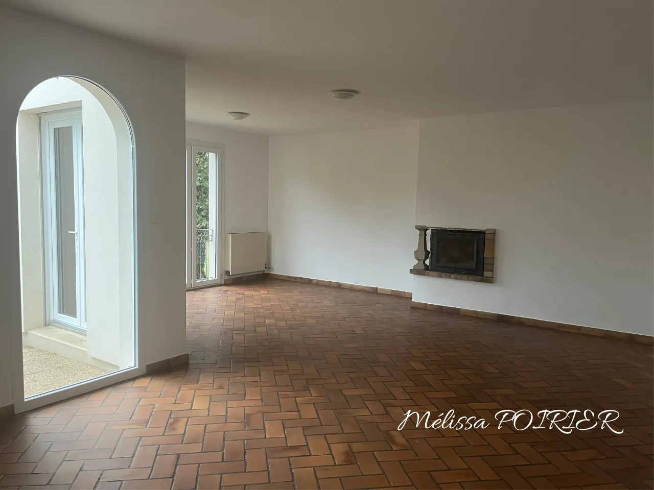 Maison de plain-pied avec 3 chambres et jardin arboré à Mortagne-sur-Sèvre 
