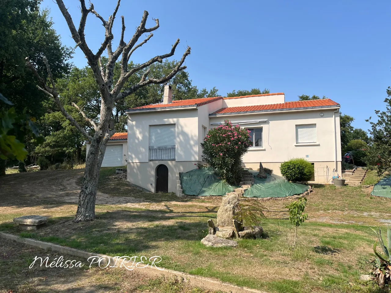 Maison de plain-pied avec 3 chambres et jardin arboré à Mortagne-sur-Sèvre 