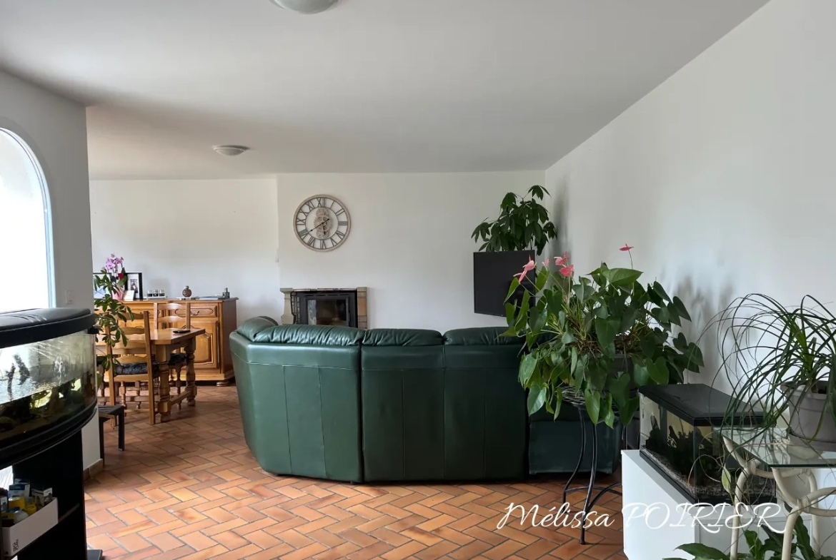 Maison de plain-pied avec 3 chambres et jardin arboré à Mortagne-sur-Sèvre 