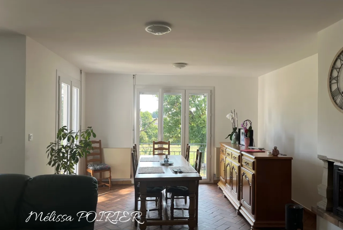 Maison de plain-pied avec 3 chambres et jardin arboré à Mortagne-sur-Sèvre 