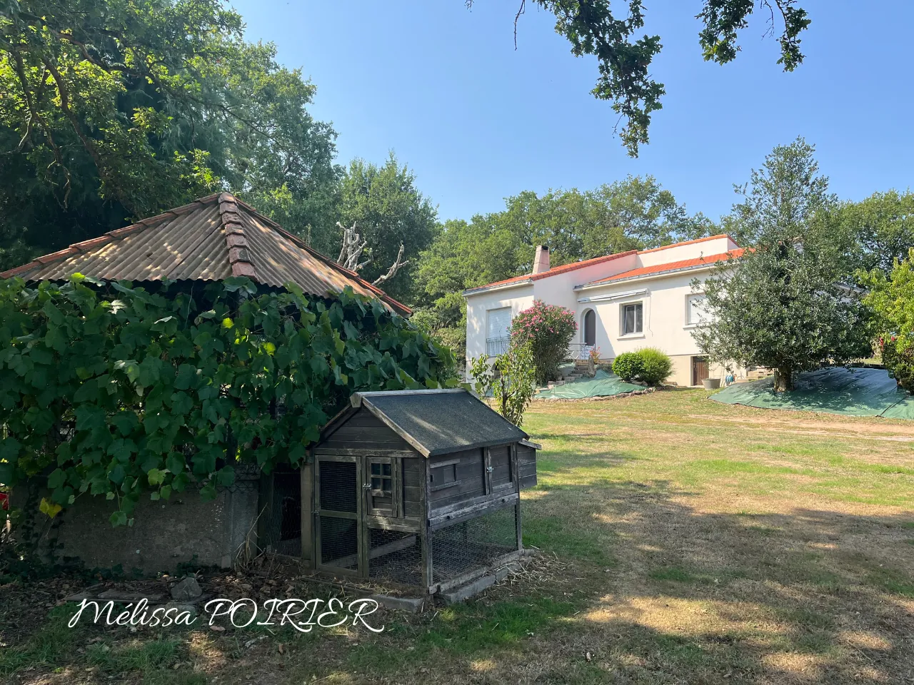 Maison de plain-pied avec 3 chambres et jardin arboré à Mortagne-sur-Sèvre 