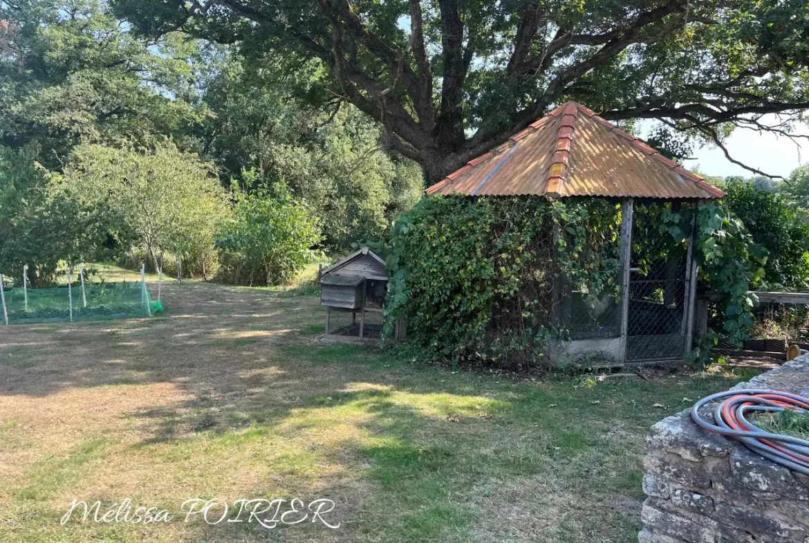 Maison de plain-pied avec 3 chambres et jardin arboré à Mortagne-sur-Sèvre 