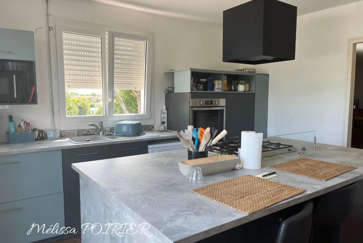 Maison de plain-pied avec 3 chambres et jardin arboré à Mortagne-sur-Sèvre 