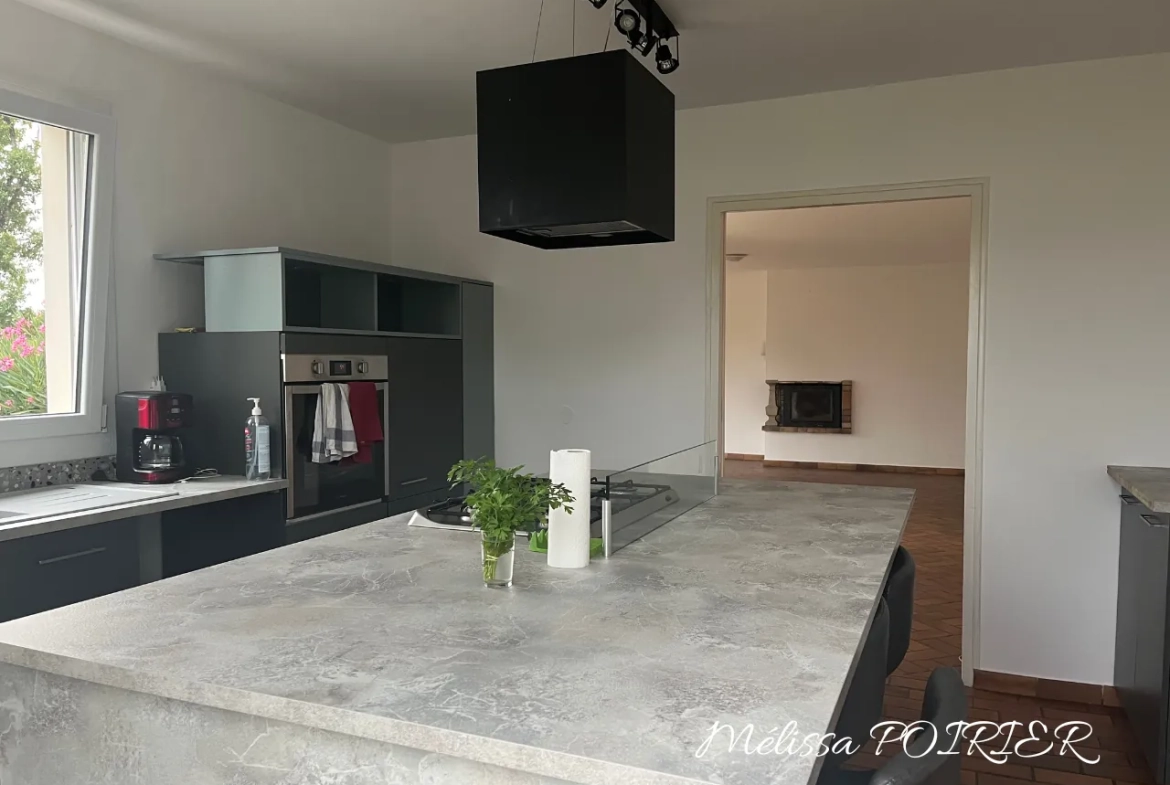 Maison de plain-pied avec 3 chambres et jardin arboré à Mortagne-sur-Sèvre 
