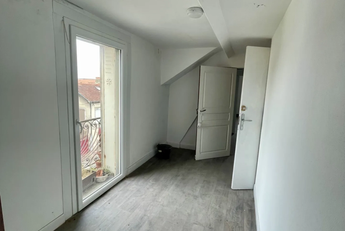 Immeuble en centre-ville de Vic-en-Bigorre de 480 m² avec jardin et parking 