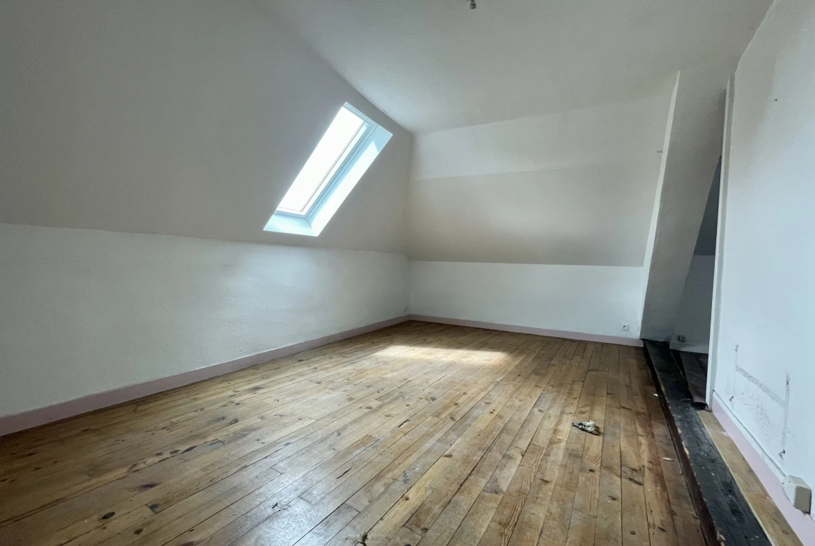 Immeuble en centre-ville de Vic-en-Bigorre de 480 m² avec jardin et parking 