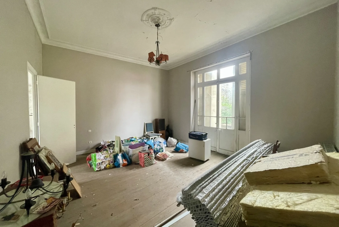 Immeuble en centre-ville de Vic-en-Bigorre de 480 m² avec jardin et parking 