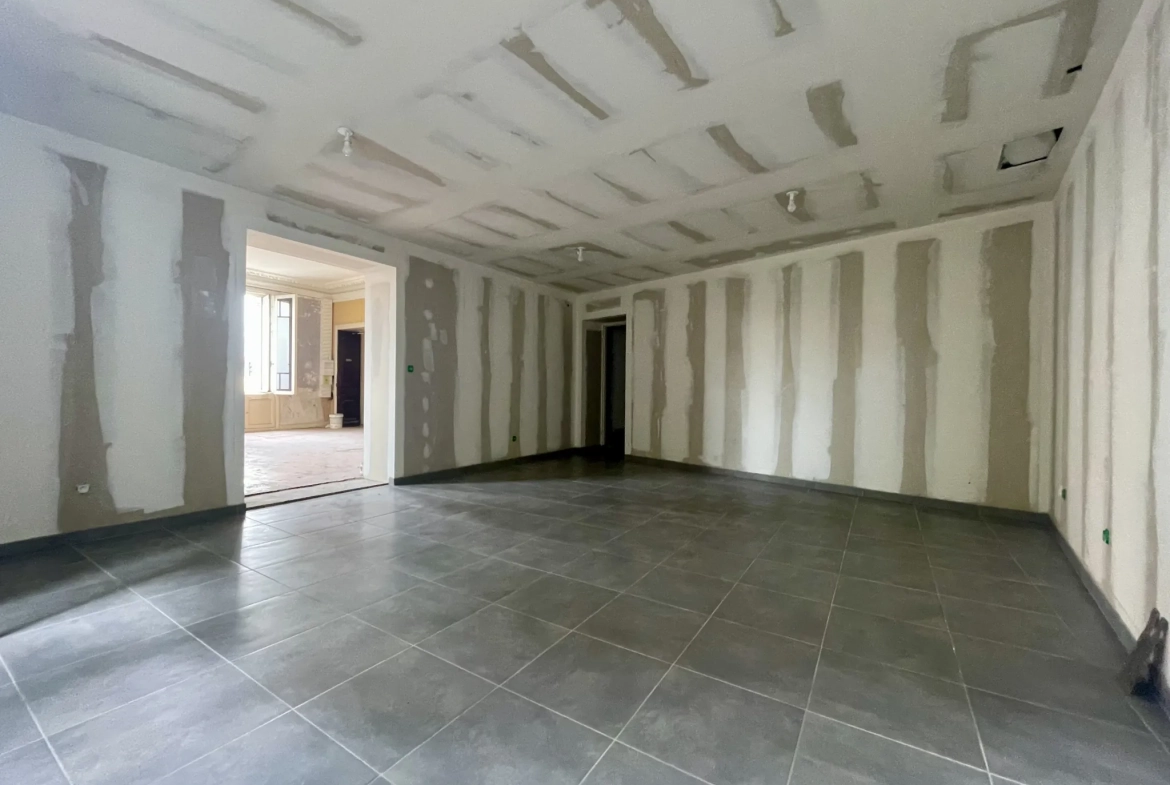 Immeuble en centre-ville de Vic-en-Bigorre de 480 m² avec jardin et parking 