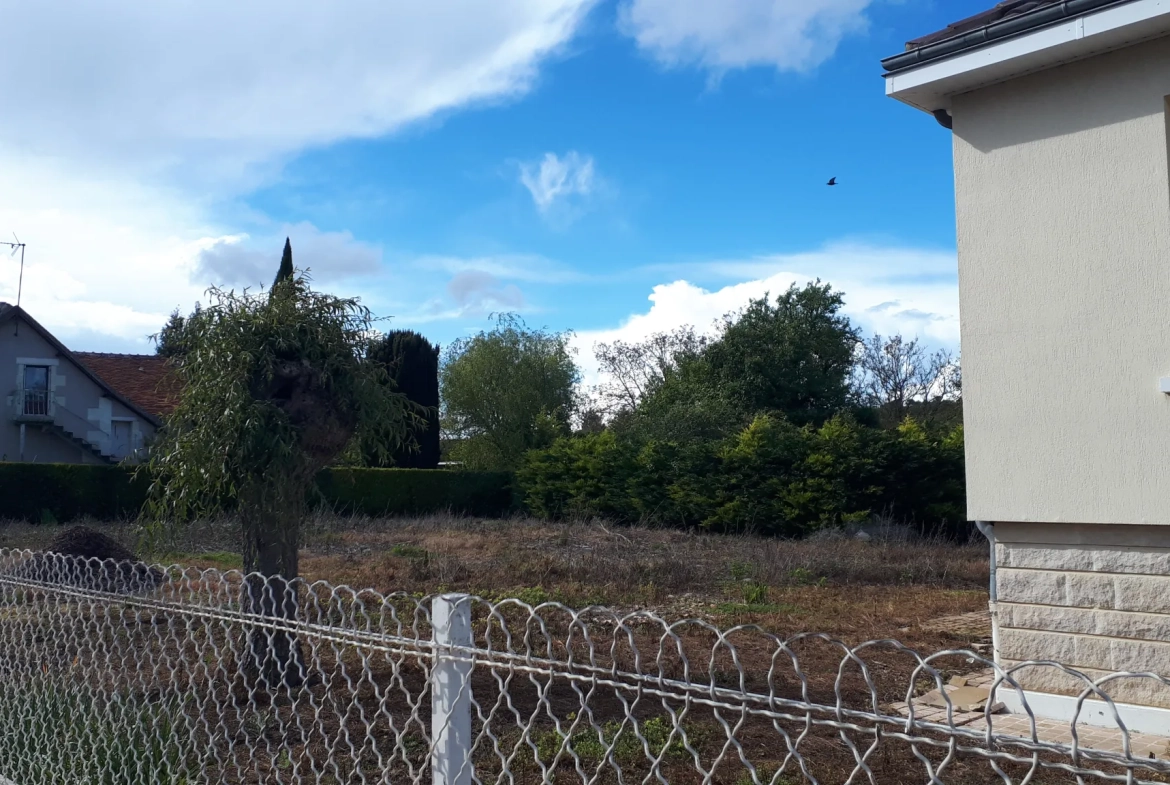 Charmante maison de 90m² avec terrain constructible à Coussay-les-Bois - Isolation et confort optimisés 