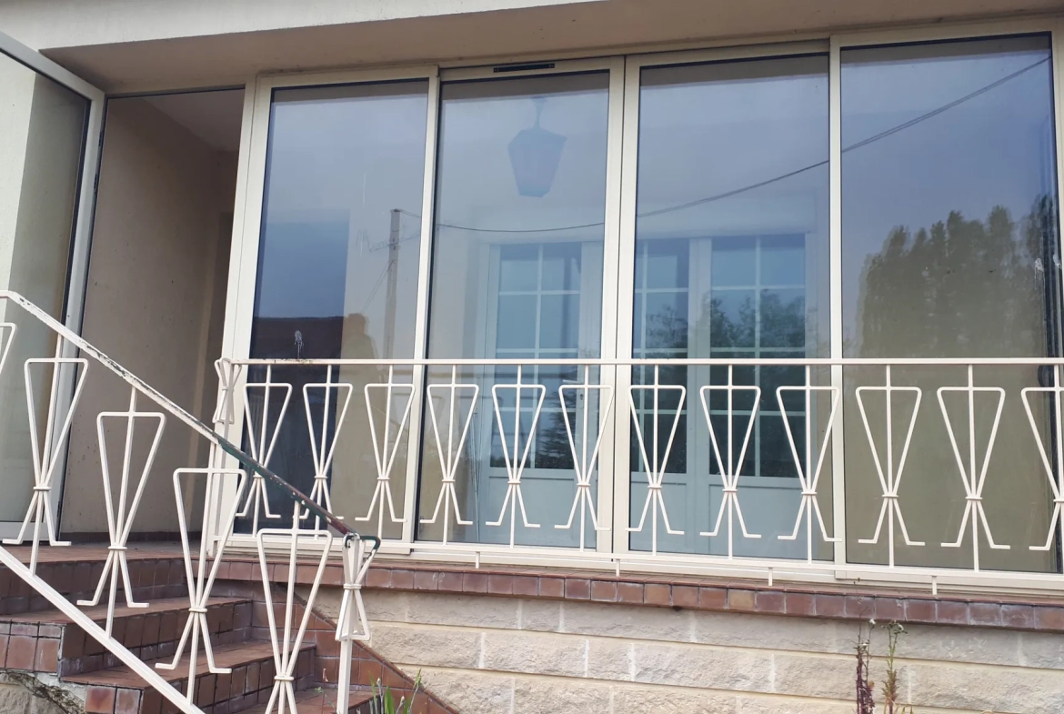 Charmante maison de 90m² avec terrain constructible à Coussay-les-Bois - Isolation et confort optimisés 