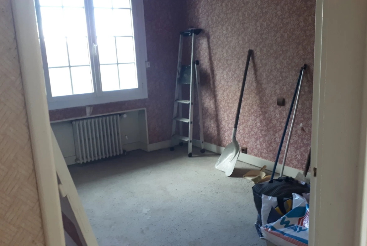 Charmante maison de 90m² avec terrain constructible à Coussay-les-Bois - Isolation et confort optimisés 