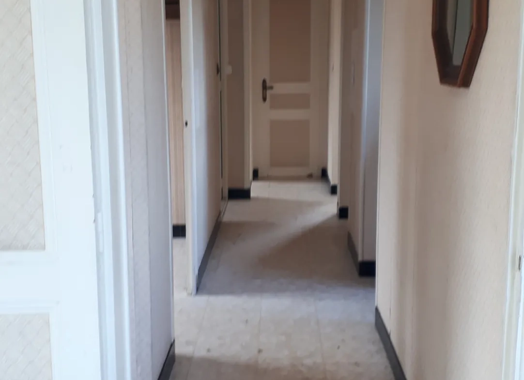 Charmante maison de 90m² avec terrain constructible à Coussay-les-Bois - Isolation et confort optimisés 