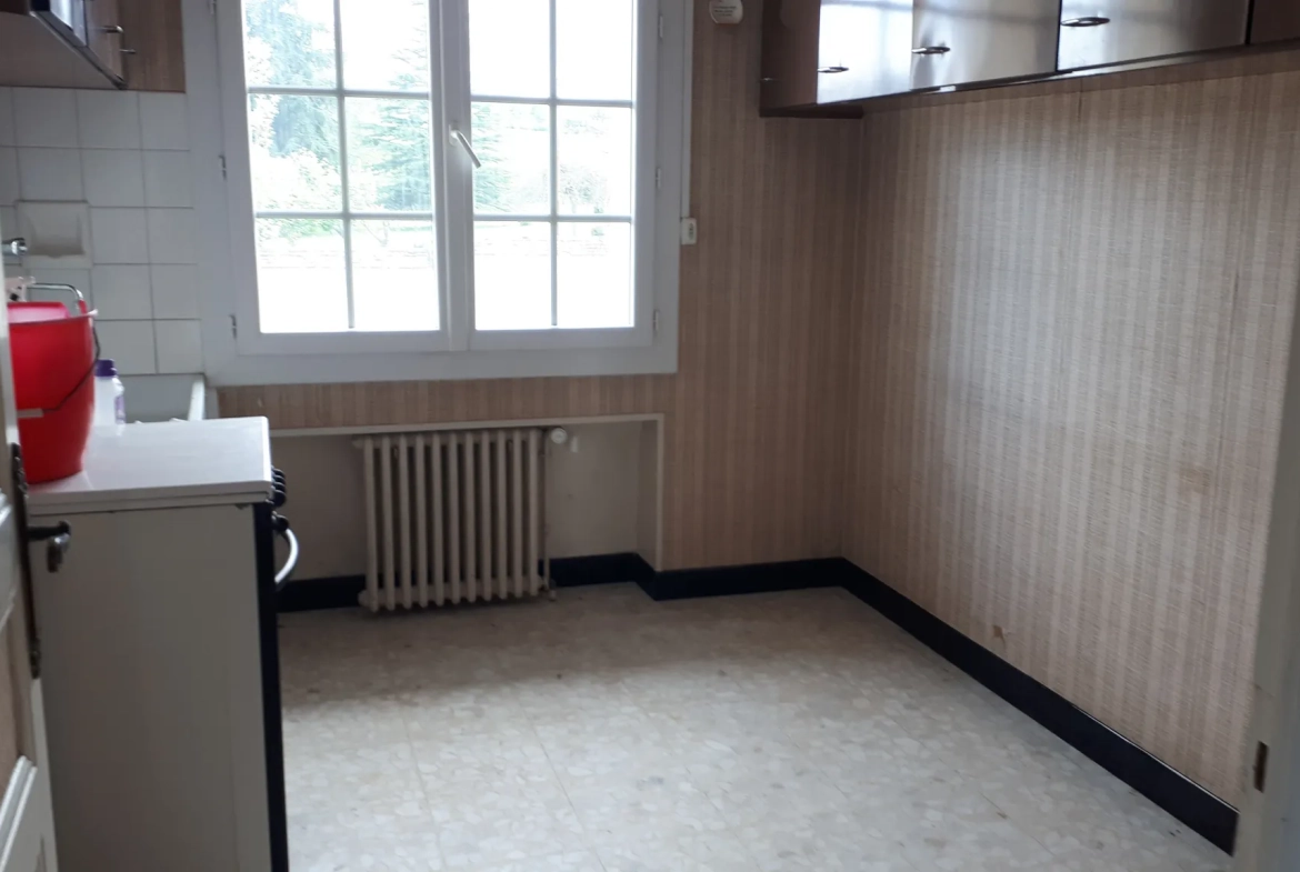 Charmante maison de 90m² avec terrain constructible à Coussay-les-Bois - Isolation et confort optimisés 