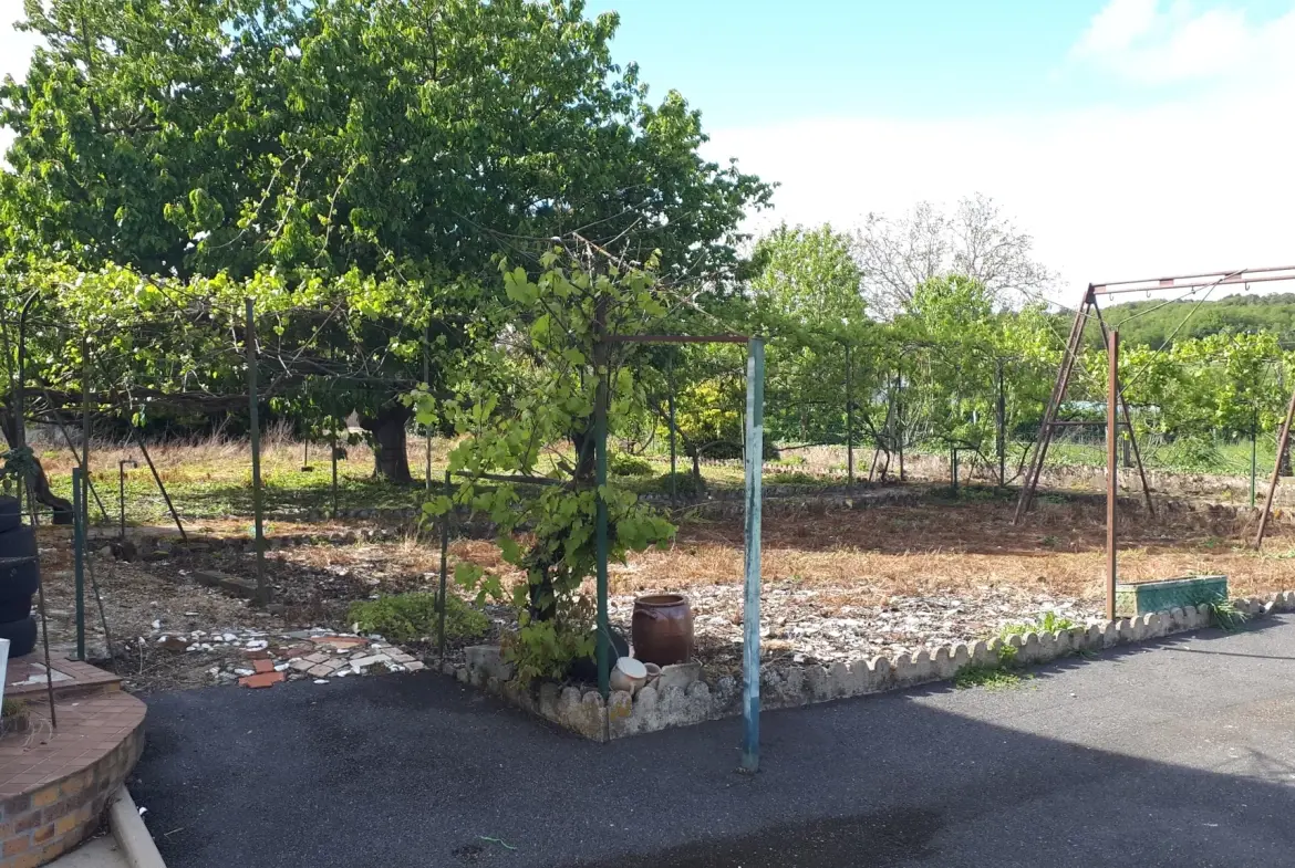 Charmante maison de 90m² avec terrain constructible à Coussay-les-Bois - Isolation et confort optimisés 