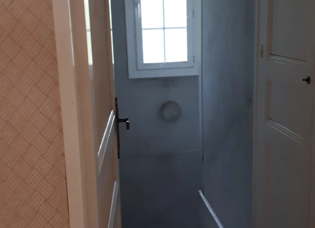 Charmante maison de 90m² avec terrain constructible à Coussay-les-Bois - Isolation et confort optimisés 