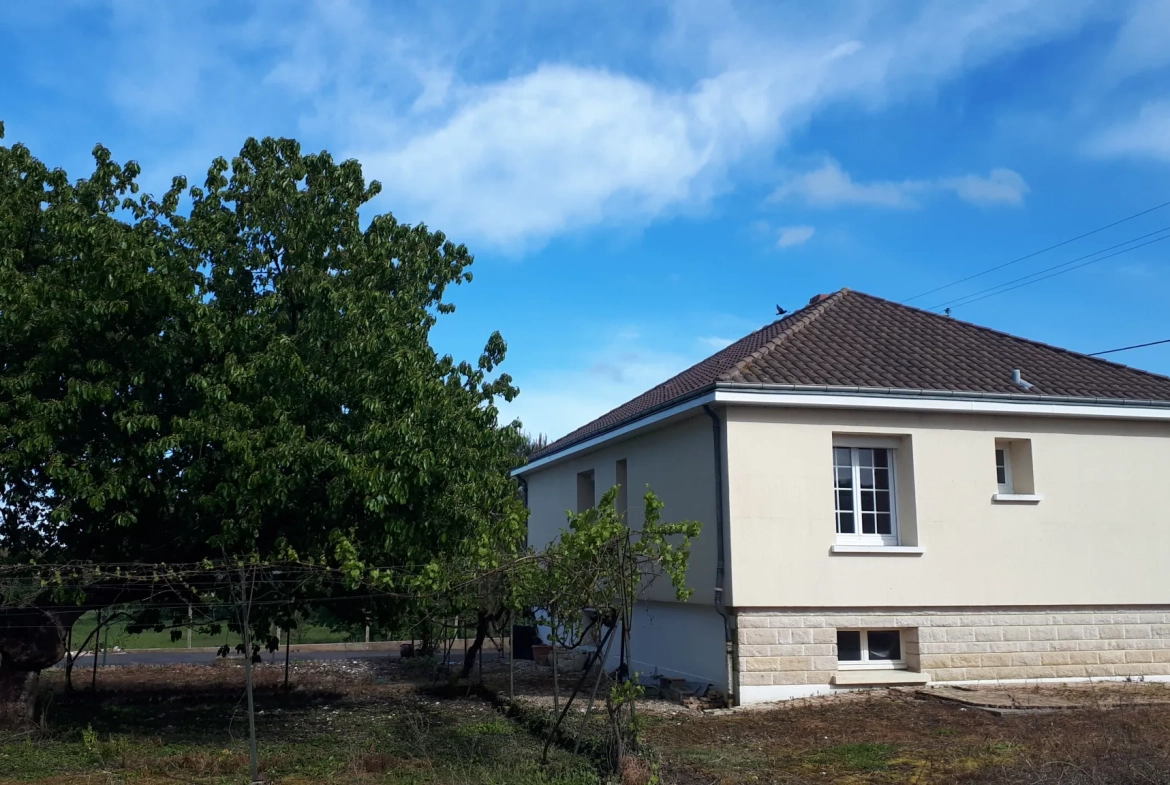 Charmante maison de 90m² avec terrain constructible à Coussay-les-Bois - Isolation et confort optimisés 