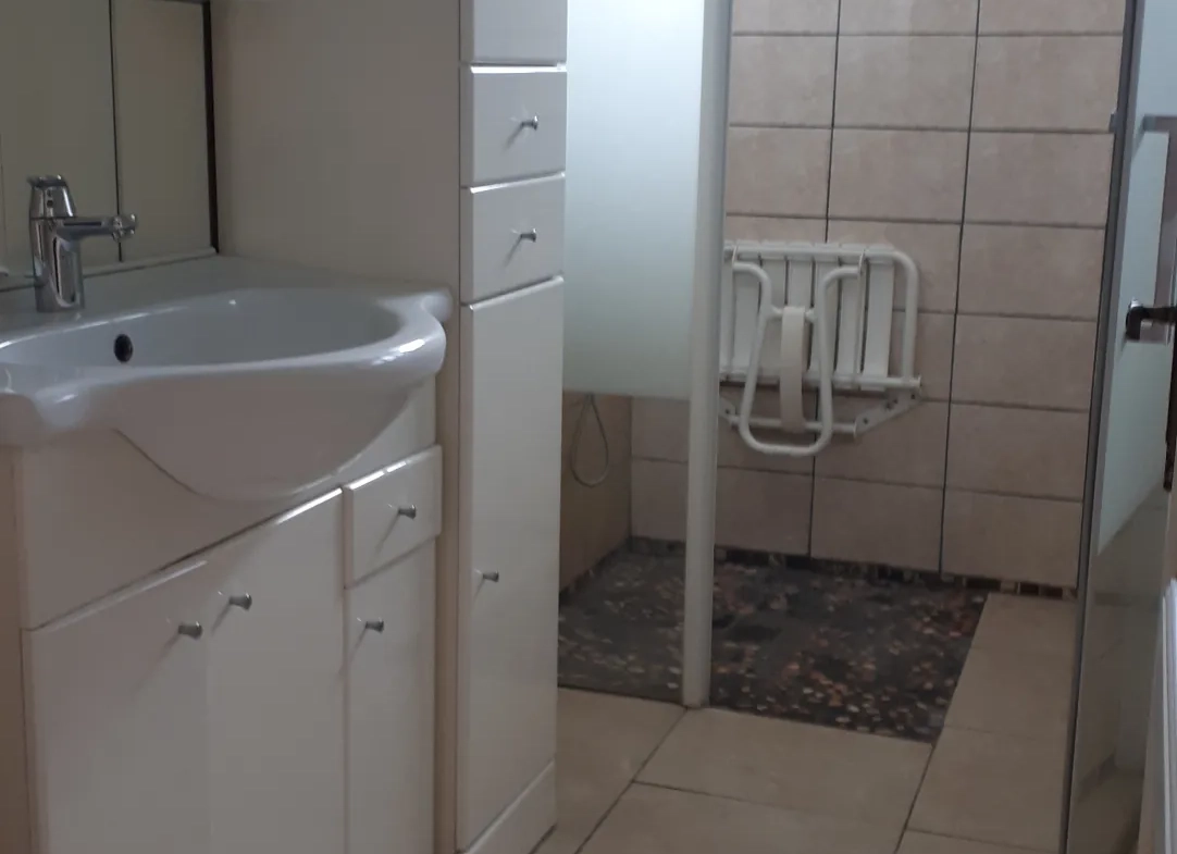 Charmante maison de 90m² avec terrain constructible à Coussay-les-Bois - Isolation et confort optimisés 